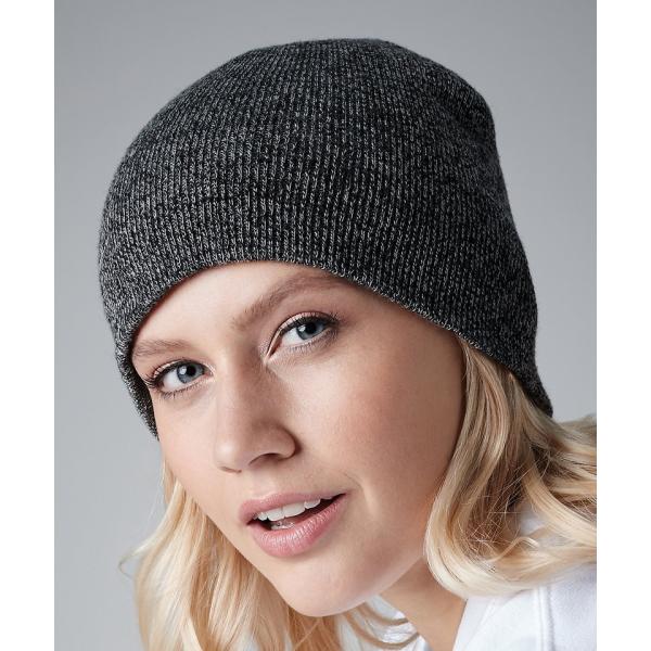 Two-tone pull-on beanie